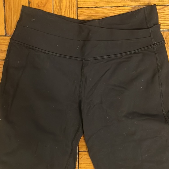 Gently Used Black lululemon athletica Boot Cut Leggings/Spandex- Women’s Size 6 - Picture 4 of 7